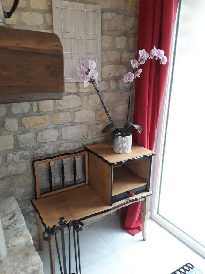Gite " Le Vieux Noyer" Liesville-sur-Douve 외부 사진